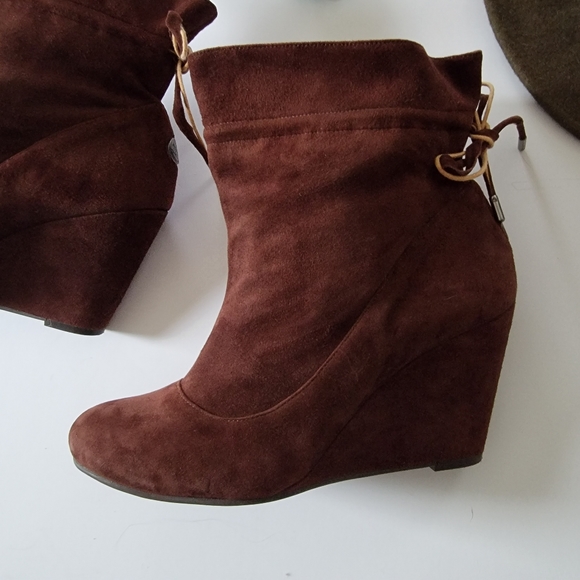 BCBGENERATION Wessy Brown Suede Booties Size 8 Boot Sock - Picture 5 of 12